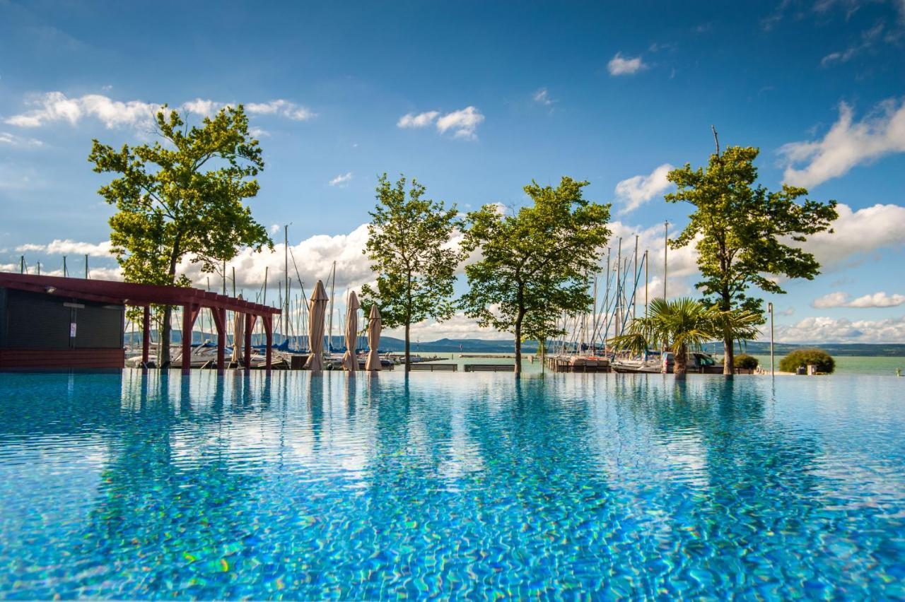 Bl Bavaria Yachtclub & Apartments Balatonlelle Exterior foto
