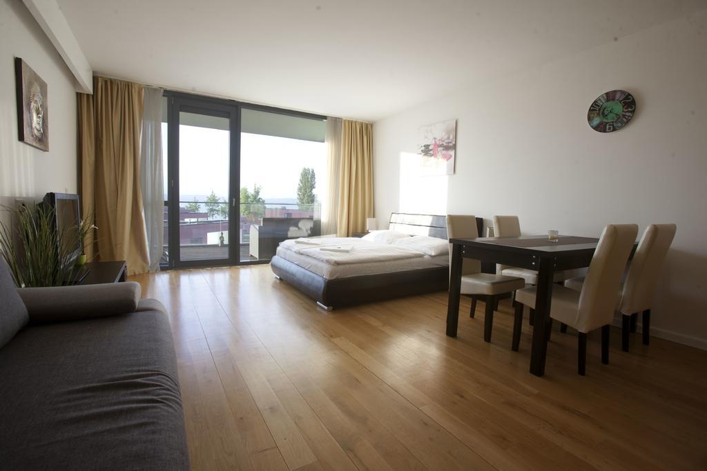 Bl Bavaria Yachtclub & Apartments Balatonlelle Quarto foto