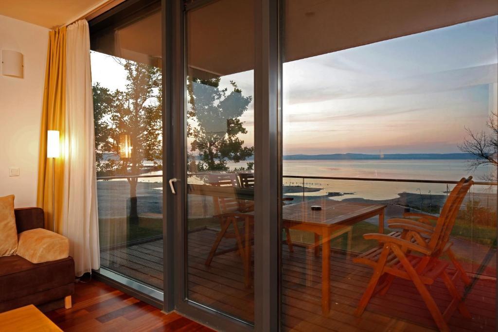 Bl Bavaria Yachtclub & Apartments Balatonlelle Quarto foto